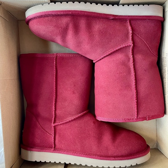 NIB UGG Koolaburra Short Boots Syrah/Red 11M - Picture 3 of 3